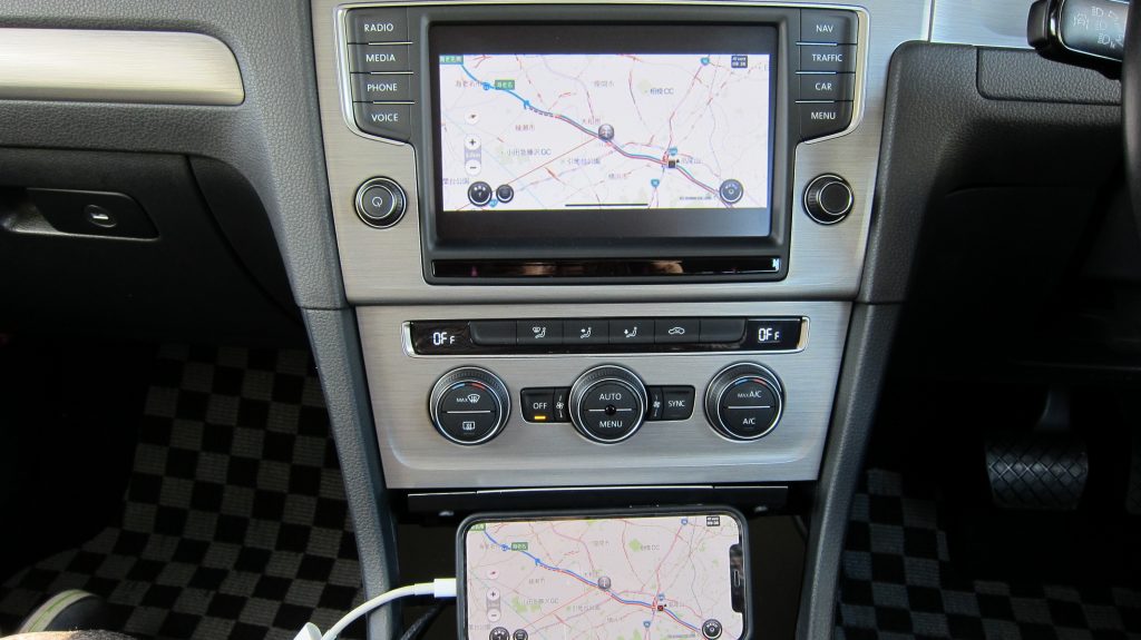 VWゴルフ7の純正車載ナビにiPhoneのナビアプリをミラーリングする
